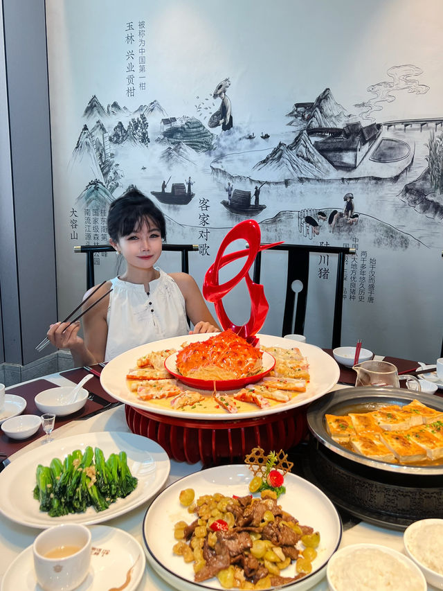 在南寧！新鮮帝王蟹套餐！這一桌人均只需百多元。