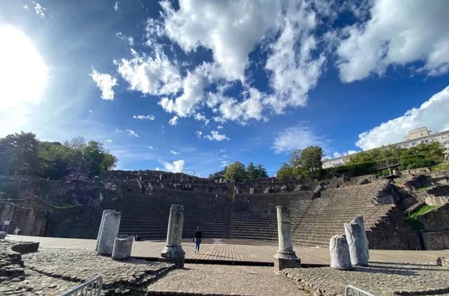 探訪歷史的回聲——里昂高盧羅馬劇院遺址。