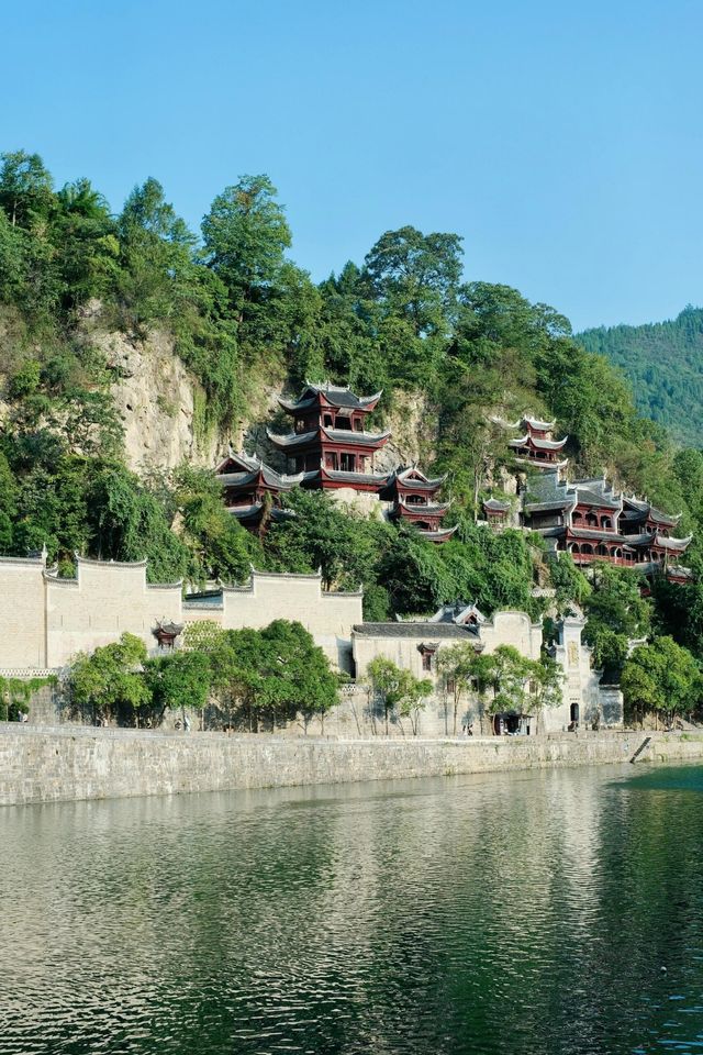鎮遠|遠觀青龍洞古建築群。