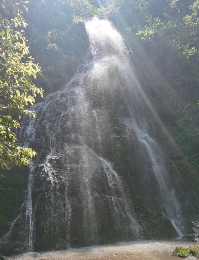 這麼漂亮的山有沒有人想去呢。。