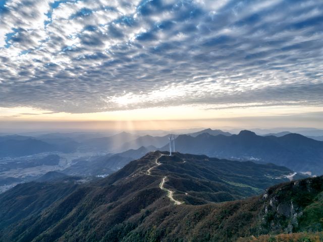 西坡．橫峰‖隱藏於山谷裡的野奢民宿。