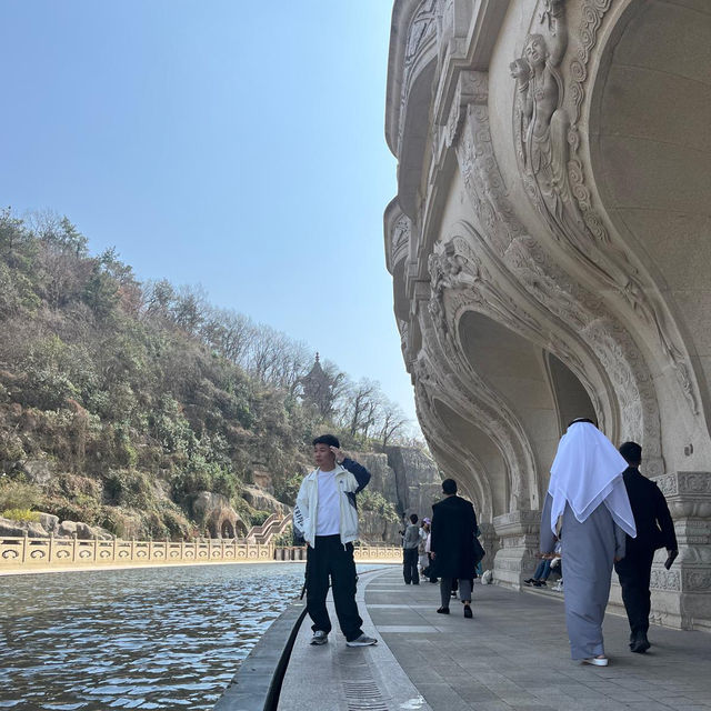 牛首山文化旅遊區佛頂宮 青山環抱、朝拜大佛