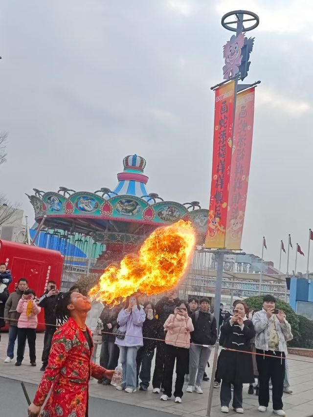 上海歡樂谷 | 坐完絕頂雄風，腳軟到懷疑人生