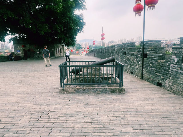 廣東省肇慶市文物古蹟景點：肇庆古城墙，適合觀光旅遊、度假休閒等！