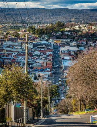 호주 최고의 1위 페어리 호텔이 항구 중앙에 자리 잡고 있습니다.