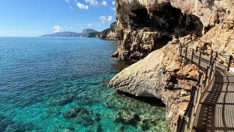 [จุดลับที่ซ่อนเร้นของอิตาลี] เดินป่าที่ Cala Luna เกาะซาร์ดิเนีย! — traveler post in Dorgali