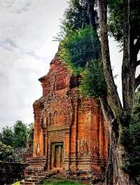 Ancient Charm of Lolei Temple: Magnificent Architecture