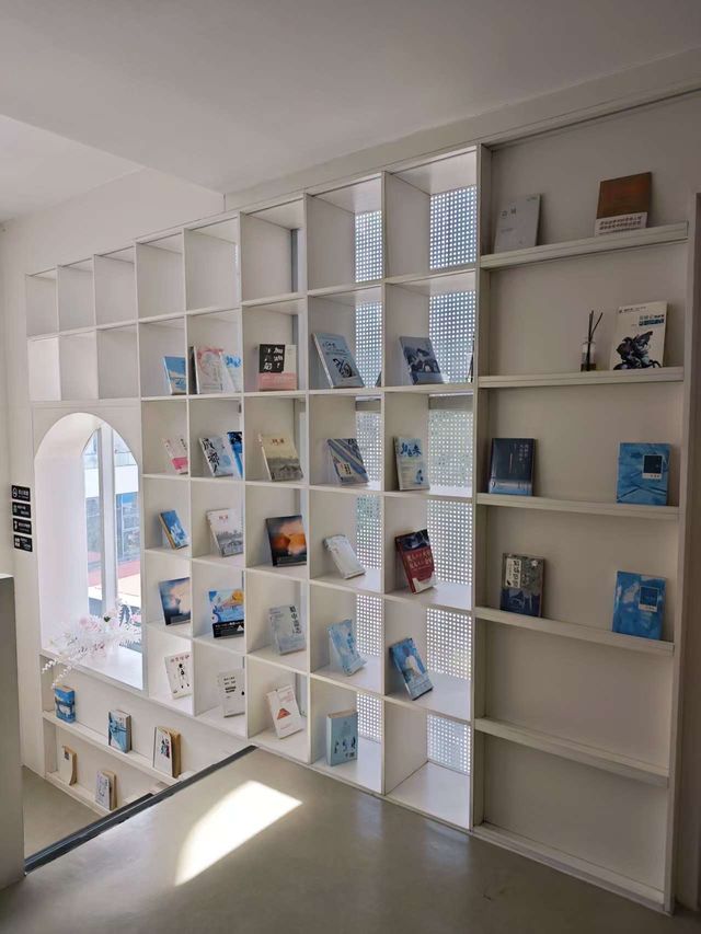 海邊隱藏著一家書屋