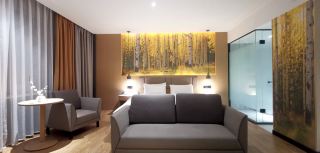 A Hidden Riverside Haven in Xixia: The Funiu Mountain Residence in Guose Tianxiang, Where Every Frame Captures Small Town Charm and Poetry