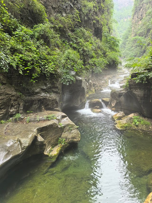 八泉峽｜落日為印，蓋在山水的落款處
