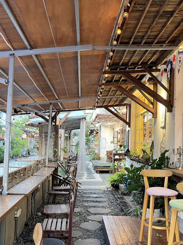 🎨 Youyitsun Cultural Park: Where Taiwan's Creativity Flows Like Mountain Springs! 🌿