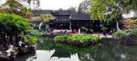 綠意依然、鮮花盛開的留園