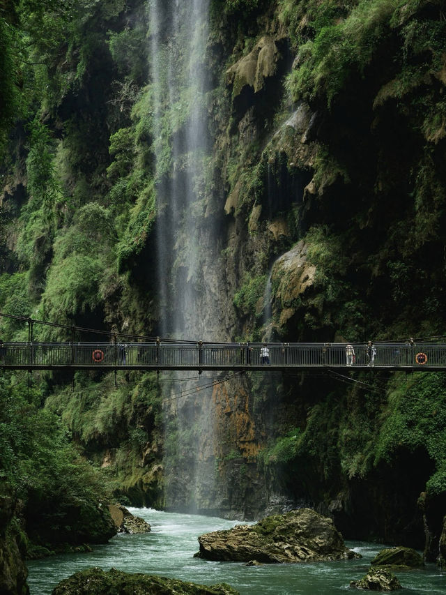 地球最美裂縫！喀斯特地貌封神之作！貴州你深藏不露啊