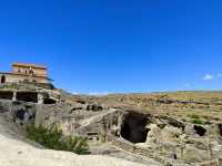 시간을 품은 석조 도시—우프리스치케의 숨겨진 역사 탐방