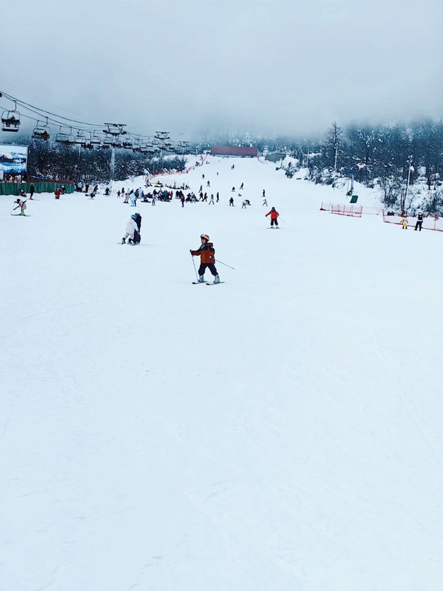 西嶺雪山帶娃追雪成功,小月齡也可衝! 西嶺雪山帶娃追雪成功,小月齡也可衝!