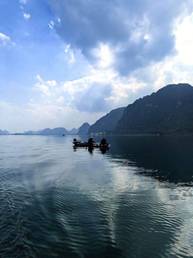 在這個秋高氣爽的季節裡讓我們一起感受邊陲小鎮的湖光山色