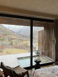 四姑娘山封神民宿!推窗直面雪山,私湯星空