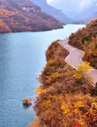 子房湖泛舟!闖入秋日的碧水彩林畫卷