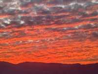 雲南日落限定|這些地方的晚霞美到窒息 在雲南最浪漫的事就是奔向日落!高原特有的澄澈天空遇上火燒雲