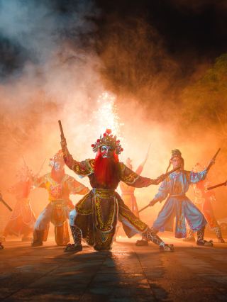 Where to have fun during the Spring Festival? Come play by the sea, take the kids out, and watch Chinese warrior dances