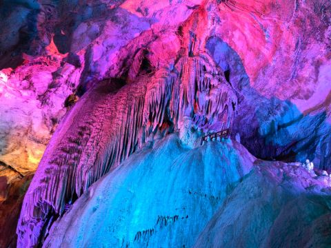 望天洞の絶美なライトショーを体験 | Trip.com 桓仁満族自治県