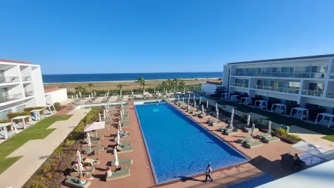 A Perfect Two-Week Stay in a Quiet, Beautiful Hotel — traveler post in Faro