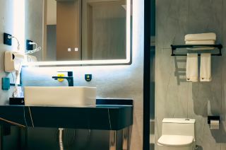 Experience Liulin's thousand-year-old architecture and stay in a comfortable city-center retreat