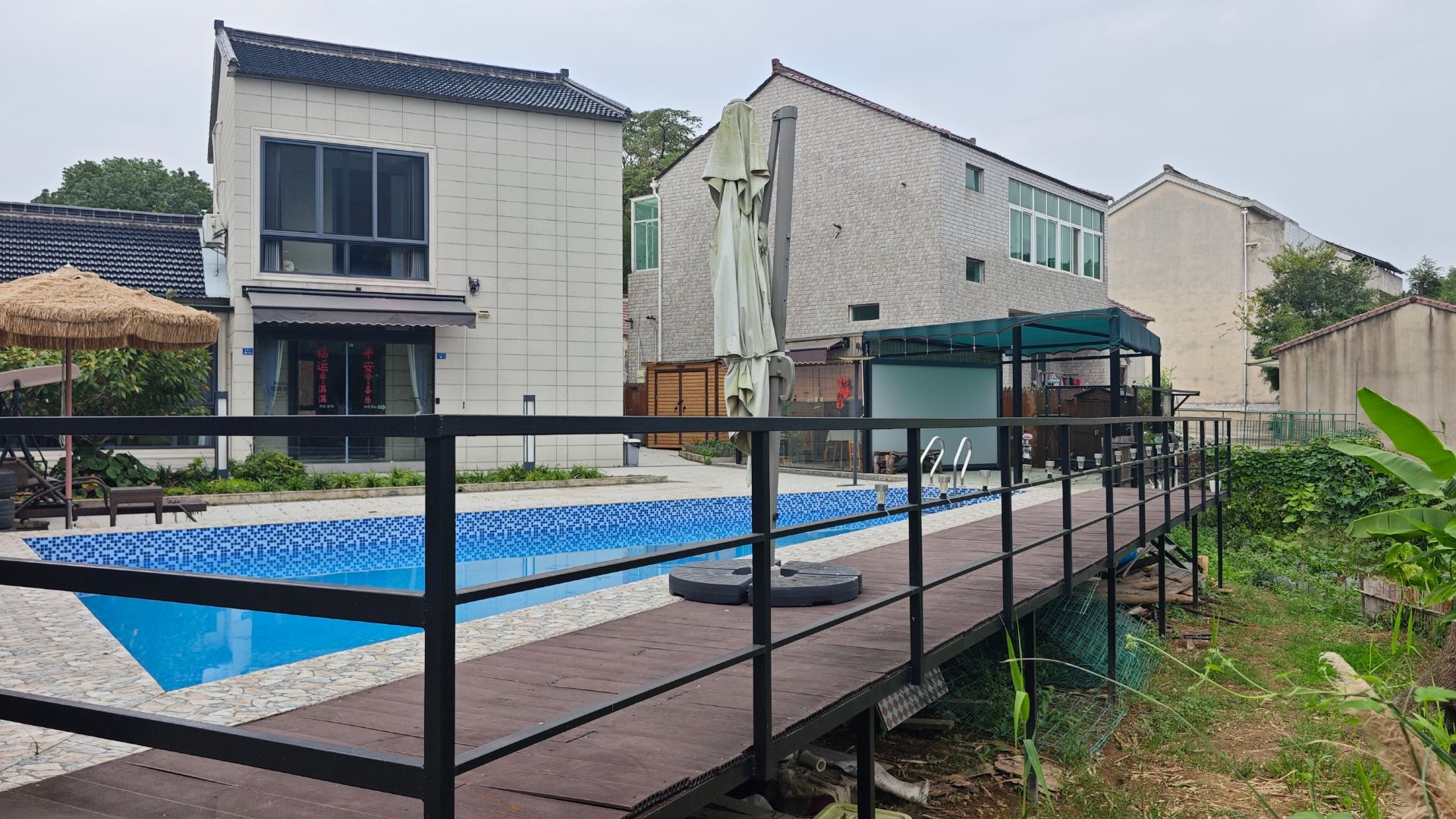 Walden Bookstore in Shitang Village: A literary haven in an old rammed-earth house