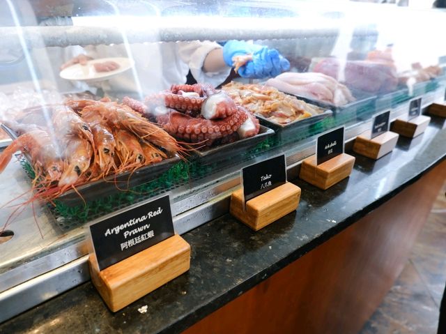 有生蠔有長腳蟹。超抵食款多午餐自助餐
