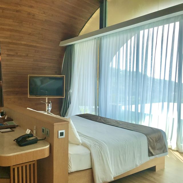 Crest Resort & Pool Villas