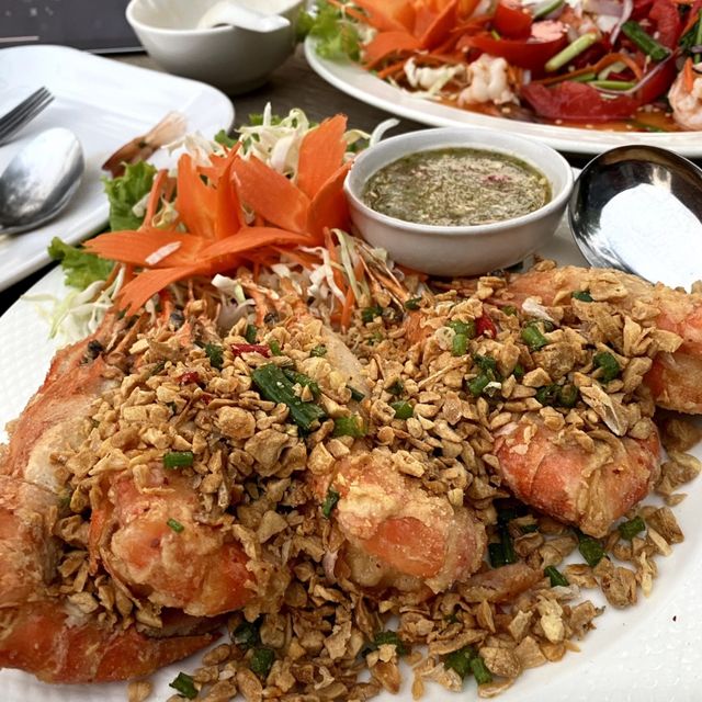 คาเฟ่ ร้านอาหาร ที่พัก ครบจบในที่เดียว