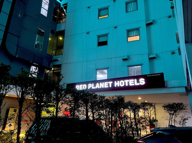 RED PLANET ที่พักหลักร้อยใจกลางกรุงเทพ