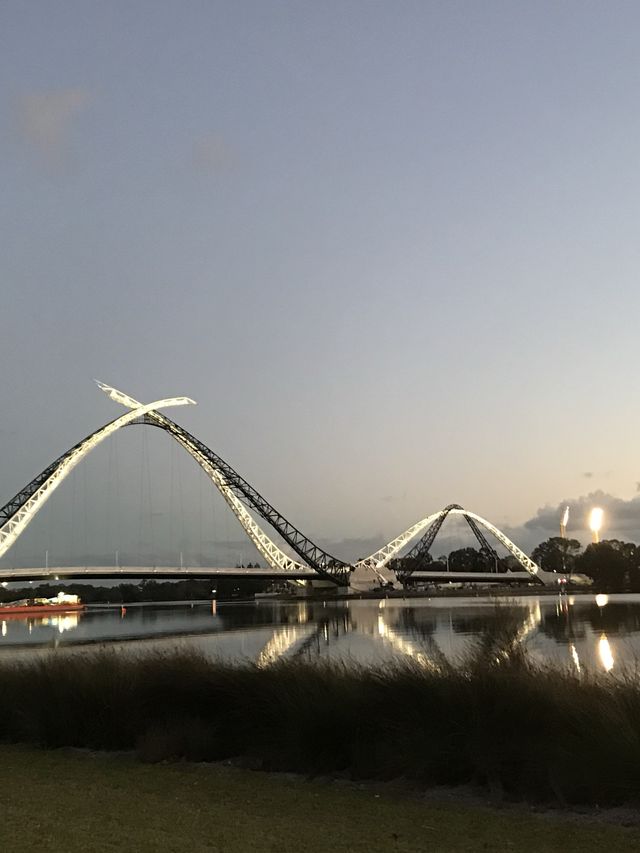 澳洲珀斯標誌景點 Matagarup Bridge 👣👣 馬塔加魯普橋