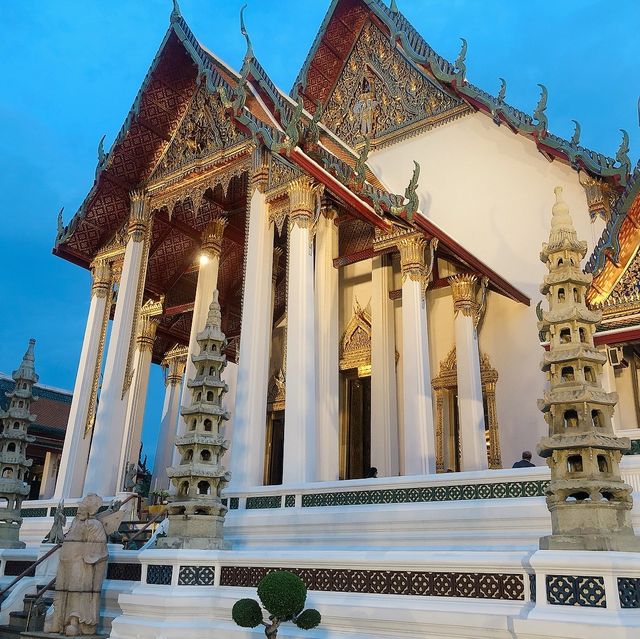 เที่ยวย่านเสาชิงช้า