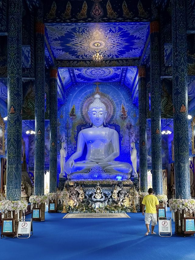 Fascinating Blue Temple in Chiang Rai