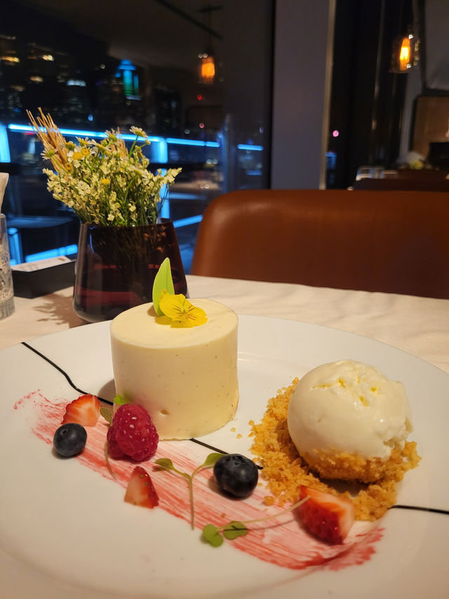 飽覽維港醉人美景下的海鮮盛宴