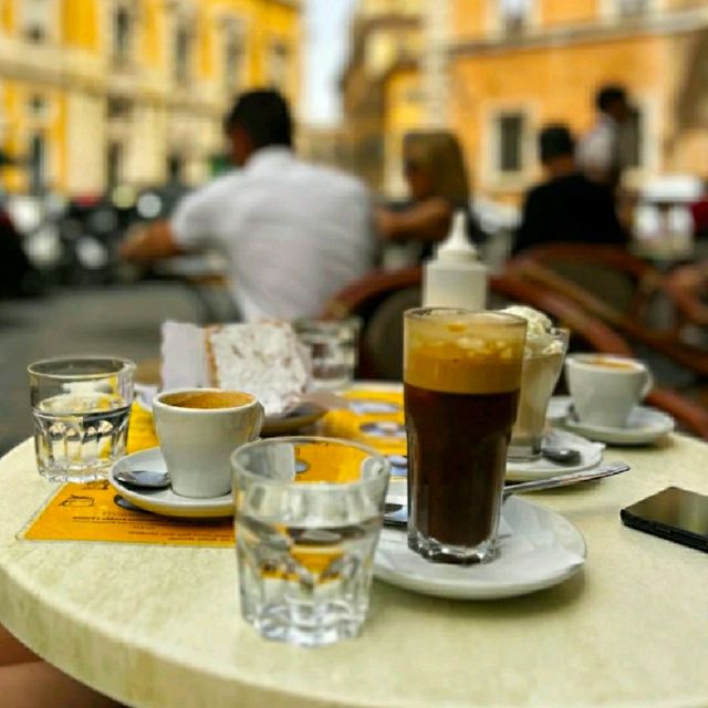 TOURIST HOTSPOT'S CAFE IN ROME!