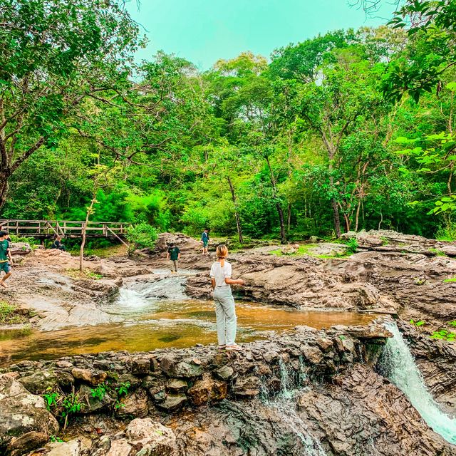 พาไปดูน้ำตกธรรมชาติสกล ที่📍: น้ำตกคำหอม