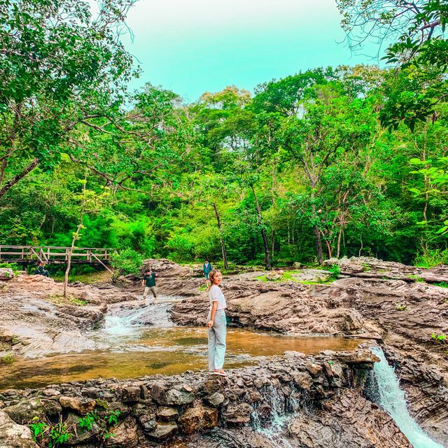 พาไปดูน้ำตกธรรมชาติสกล ที่📍: น้ำตกคำหอม