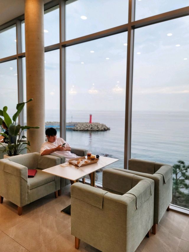 역대급 통창뷰가 멋진 포항카페 오딘🏛