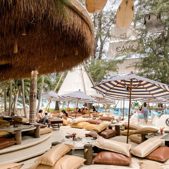 นั่งชิลริมทะเลพัทยาที่ Cave Beach Club 🏝️