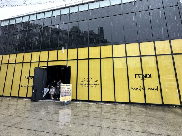 東京・表参道。期間限定のエキシビションは観光にもオススメ。『FENDI』開催『hand in hand』