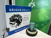 宮城県・塩釜。『塩竈市魚市場』のセリが見学できるミュージアム『おさかなミュージアムseri-miru』