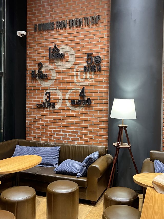 韓国/ソウル【汝矣島】オフィス街の広々としたカフェ🌳☕️