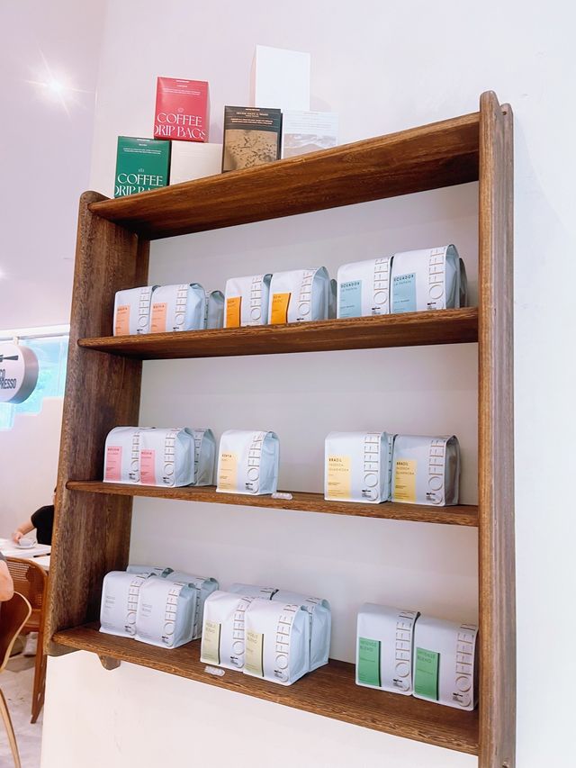 希臘洞穴純白cafe☕️文青打卡必到💁🏻‍♀ 