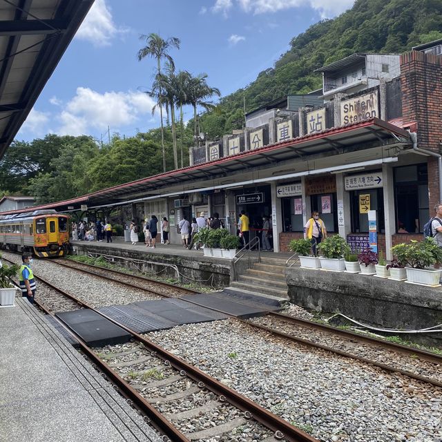 台北最熱門🔥十分車站天燈之旅🌈