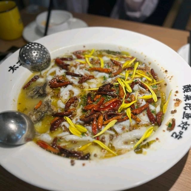 深圳酸菜魚排隊王！🐟傳說中酸菜比魚好吃？