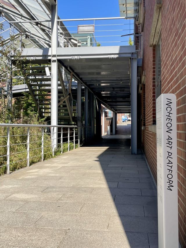 과거의 공간에서 현대의 예술과 창의성이 만나는 인천 아트 플랫폼 과거의 공간에서 현대의 예술과 창의성이 만나는 인천 아트 플랫폼