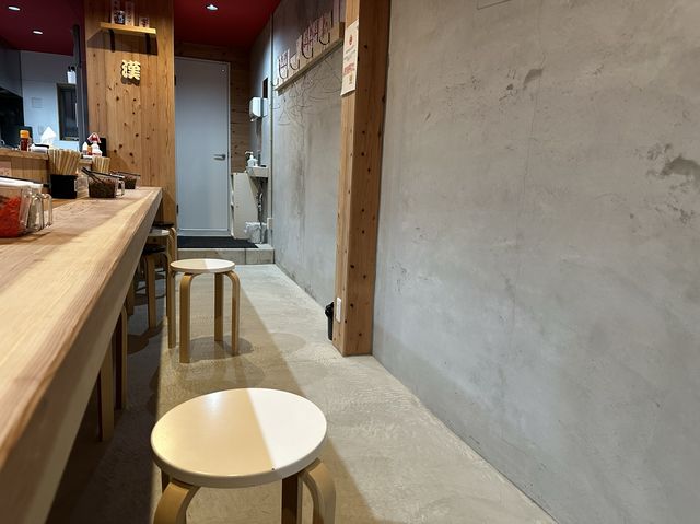 福岡・名島。福岡でとんこつラーメンを楽しむ『らーめん 漢(KAN)』