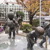 สุนัขผู้ซื่อสัตย์กับใบไม้แดง Shibuya, Tokyo